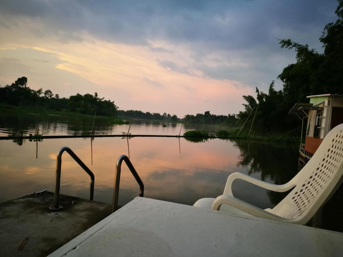 River Marina Resort Утхайтхани Экстерьер фото