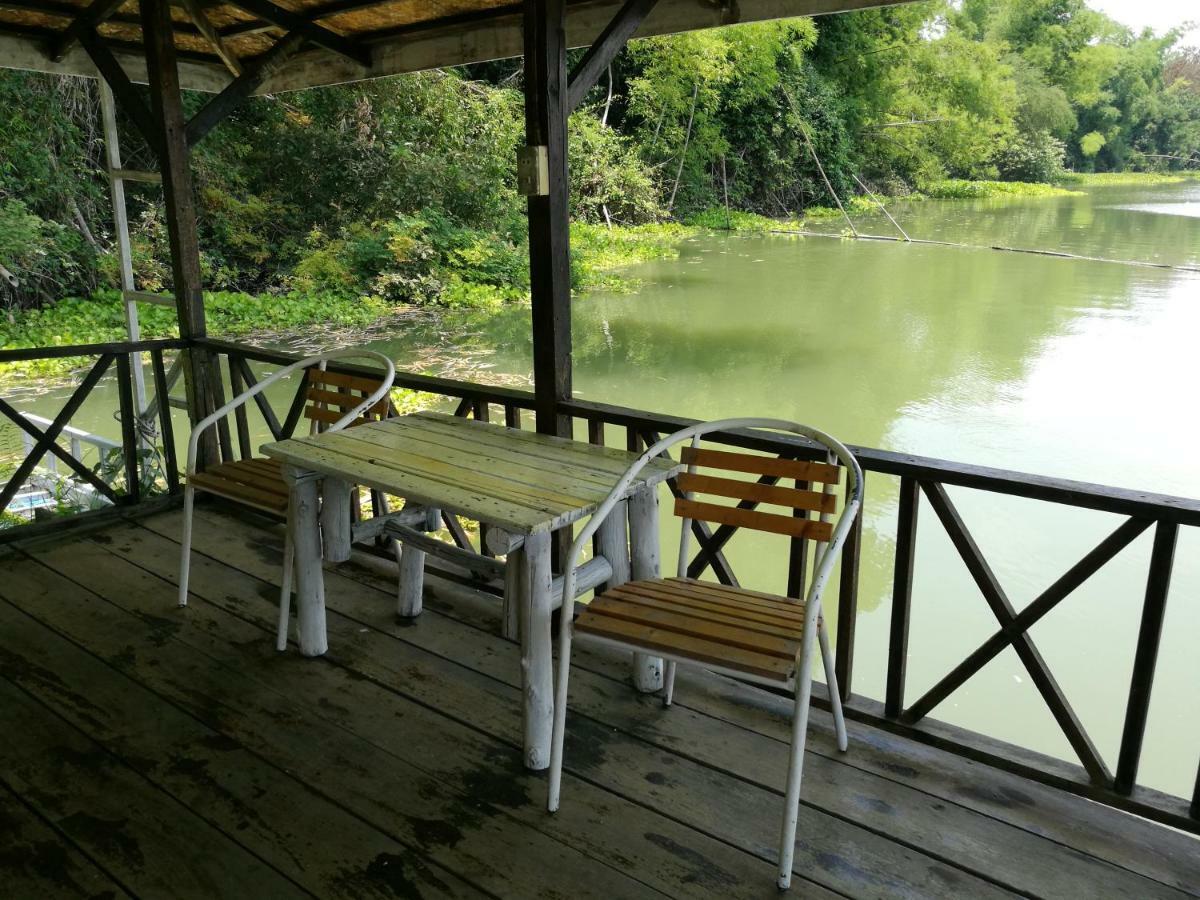 River Marina Resort Утхайтхани Экстерьер фото